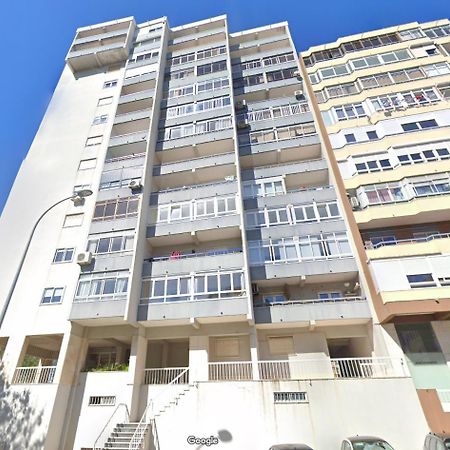 Wonderful Shared Apartment In Alfornelos - Near Metro! Lisabona Exterior foto