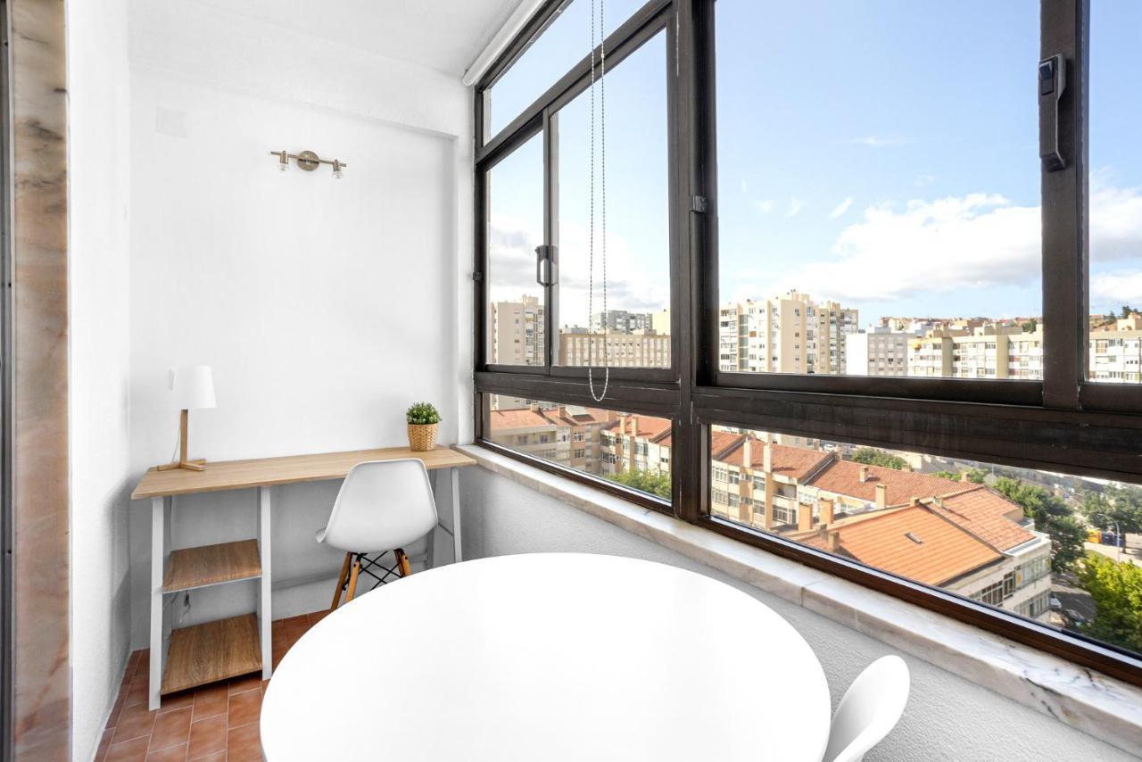 Wonderful Shared Apartment In Alfornelos - Near Metro! Lisabona Exterior foto