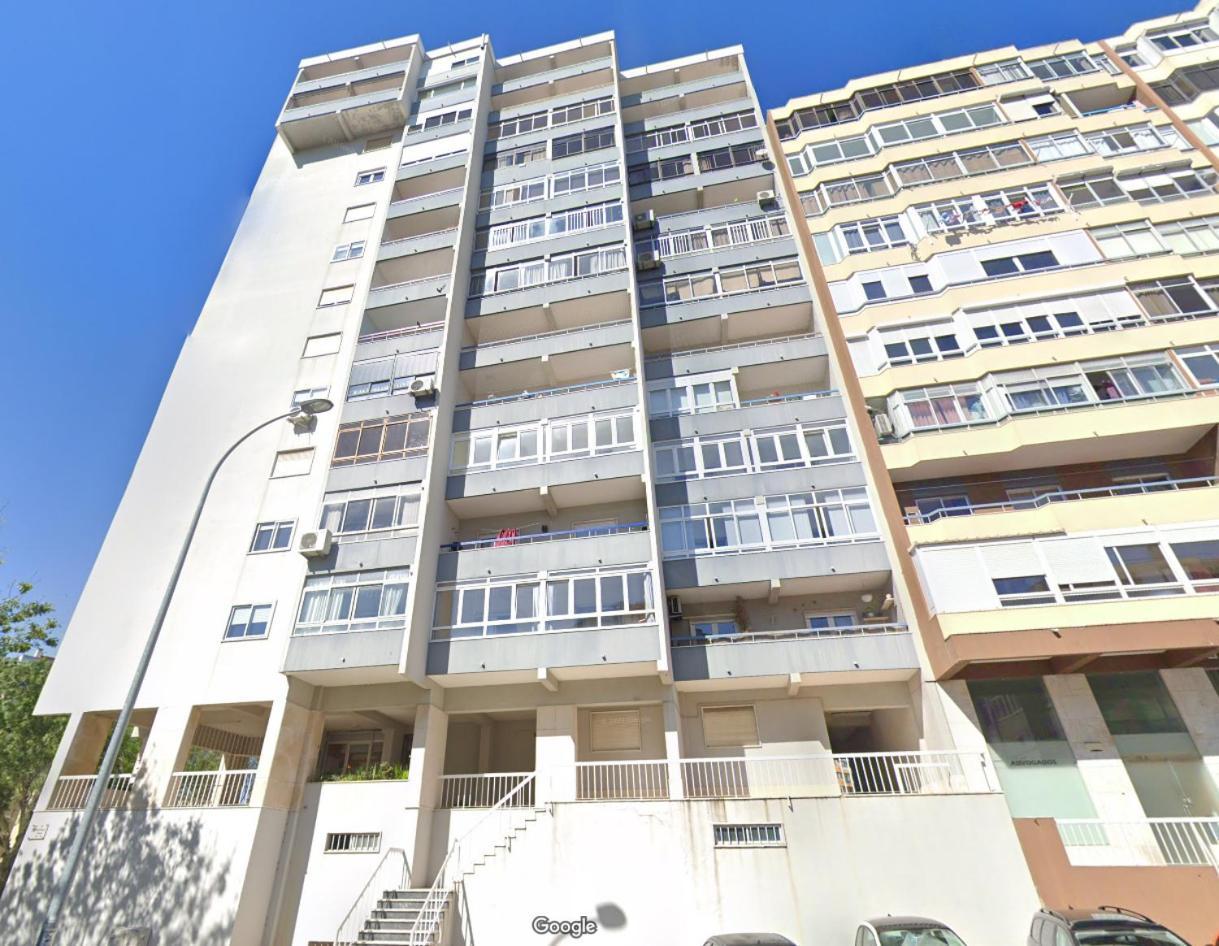 Wonderful Shared Apartment In Alfornelos - Near Metro! Lisabona Exterior foto